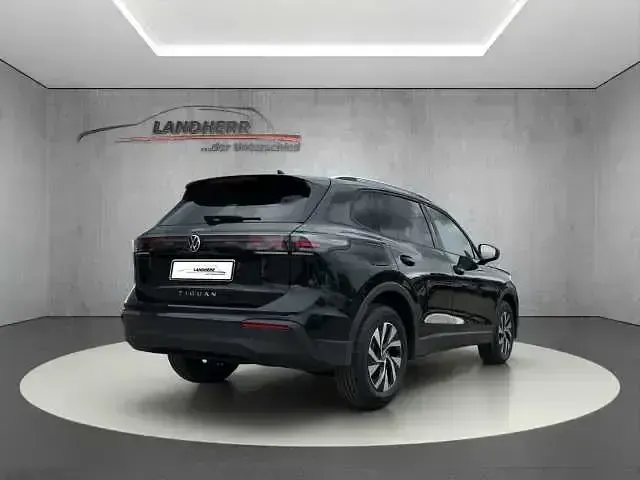 Neu VW Tiguan Life 150 PS (110 kW) 2026 Grenadillschwarz metallic SUV