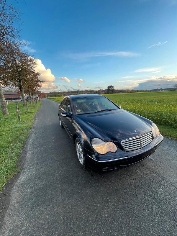 Gebraucht 2001 Mercedes 200 Limousine | 1.000 € - Bild 1/4