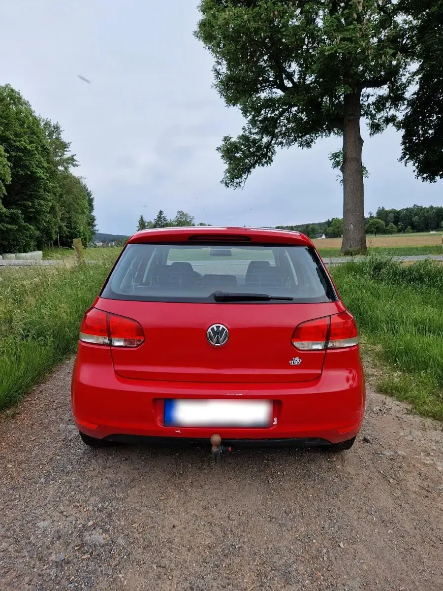 Gebraucht VW Golf VI 105 PS (77 kW) 2009 Rot Kleinwagen