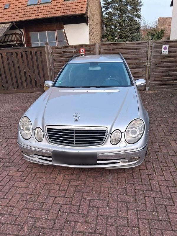 Gebraucht Mercedes E200 Avantgarde 163 PS (119 kW) 2005 Silber Kombi
