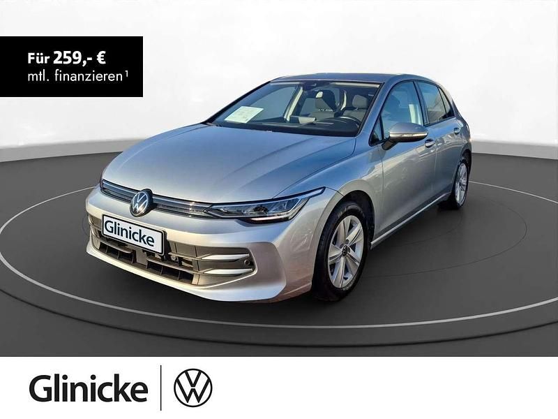 Gebraucht VW Golf VIII 150 PS (110 kW) 2024 Oyster silver metallic Limousine