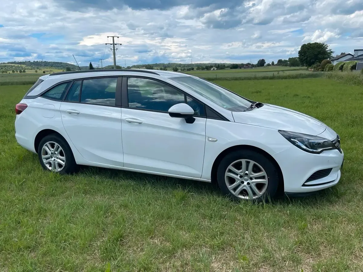 Gebraucht Opel Astra 105 PS (77 kW) 2016 Weiß Kombi