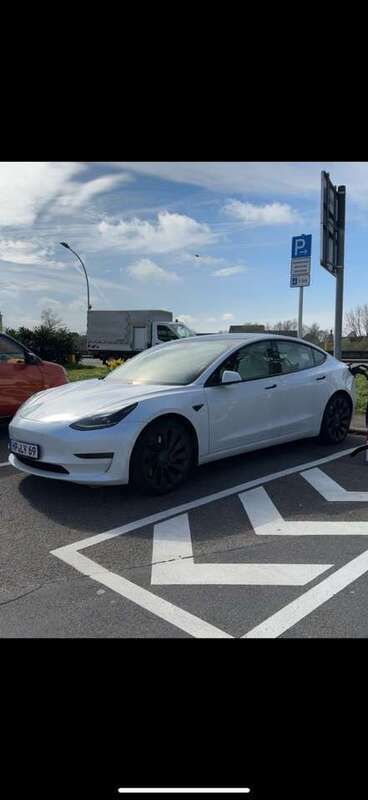 Weiß Gebraucht 2020 Tesla Model 3 Limousine | 31.900 € (Teuer) - Bild 1/4