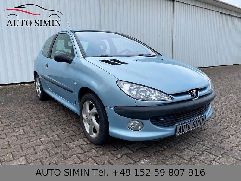 Gebraucht Peugeot 206 109 PS (80 kW) 2001 Silber Limousine