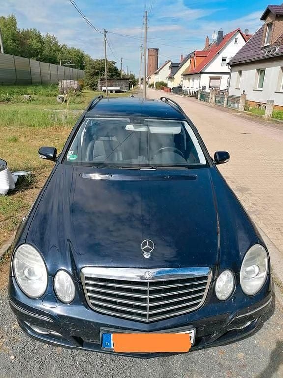 Gebraucht Mercedes E220 Avantgarde 170 PS (125 kW) 2009 Blau Limousine