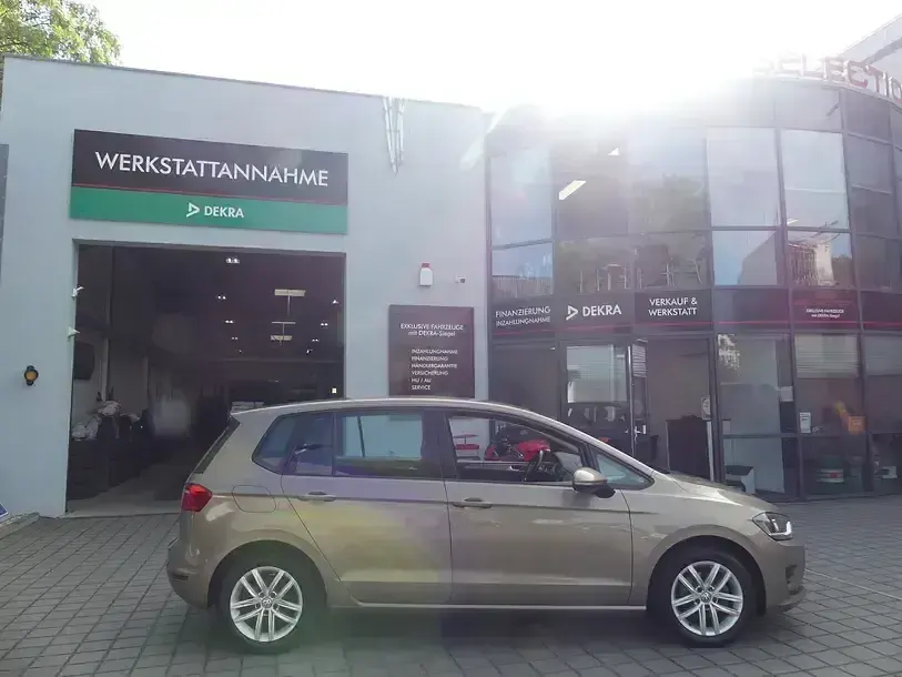Gebraucht VW Golf VII 110 PS (80 kW) 2015 Gold Limousine