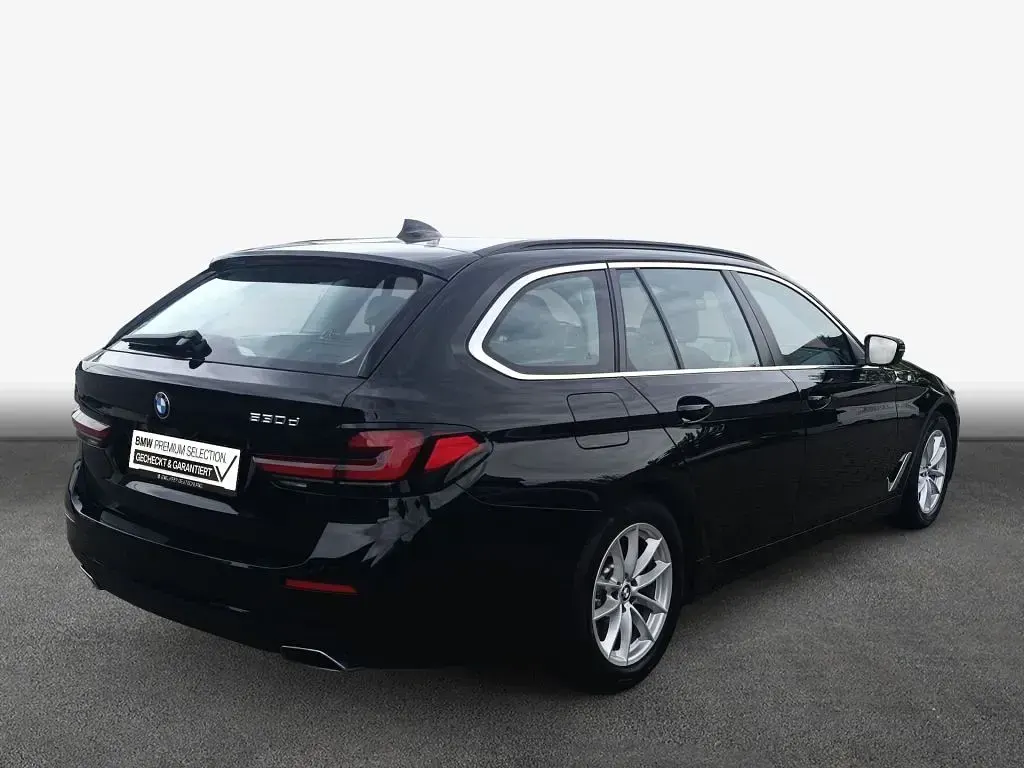 Gebraucht BMW 530 Sport Line 286 PS (210 kW) 2023 Schwarz uni Kombi