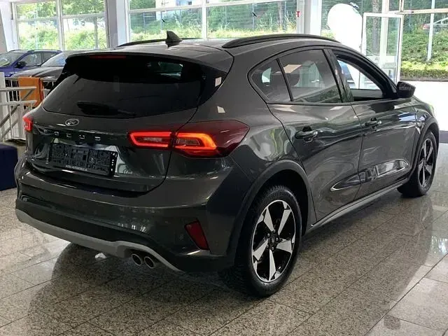 Gebraucht Ford Focus Active X 125 PS (91 kW) 2022 Grau, metallic Limousine