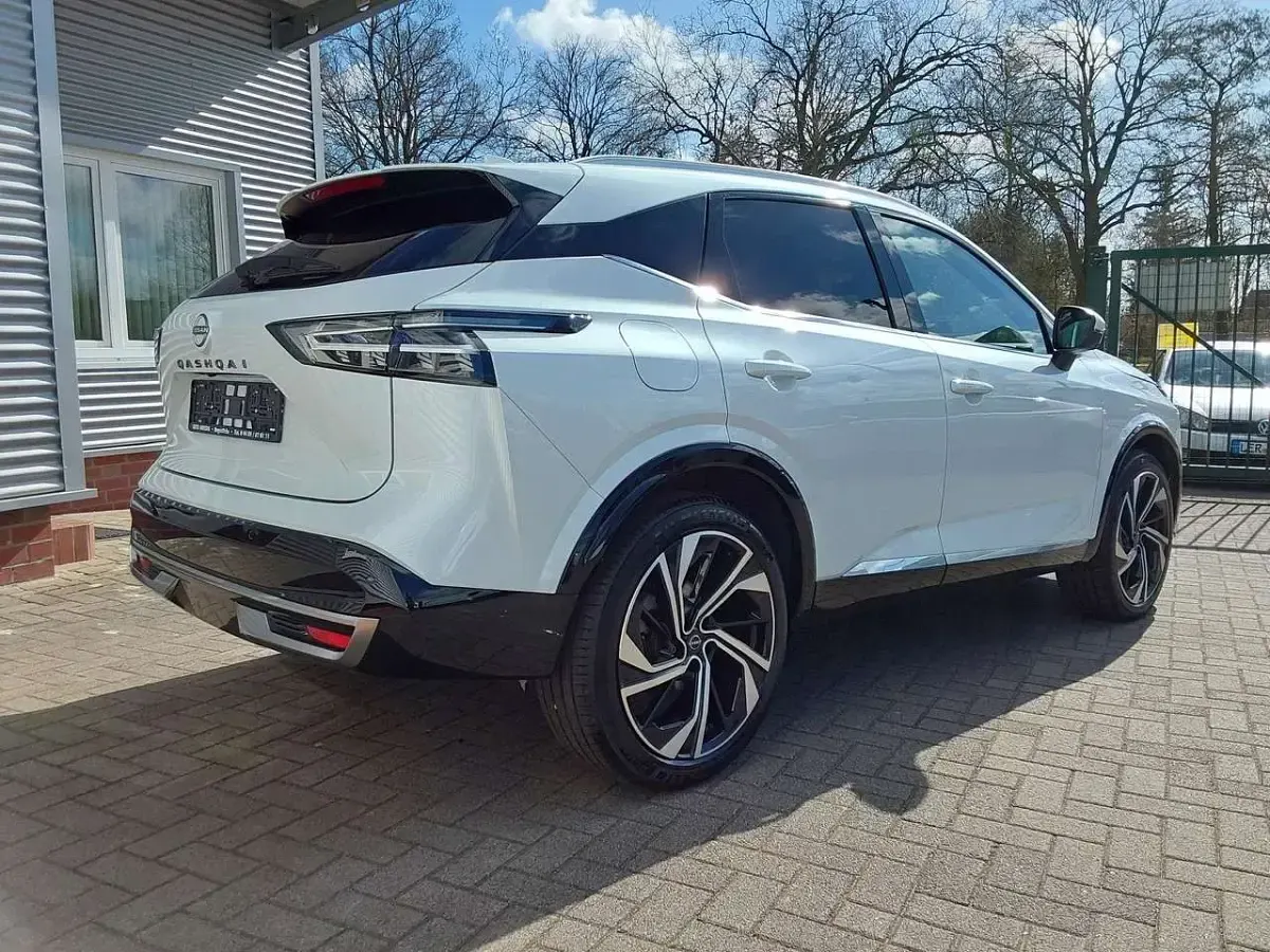 Gebraucht Nissan Qashqai Tekna+ 158 PS (116 kW) 2024 Pearl white SUV