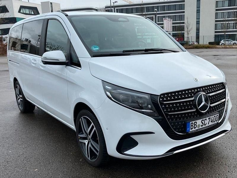 Gebraucht Mercedes V220 Avantgarde 163 PS (119 kW) 2025 Weiß Van / Kleinbus