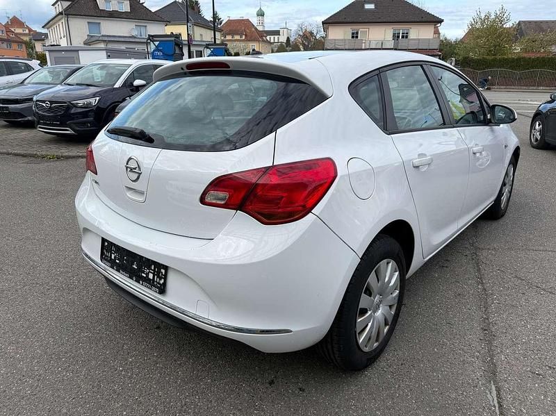 Używany Opel Astra Selection 116 KM (85 kW) 2015 Biały Hatchback