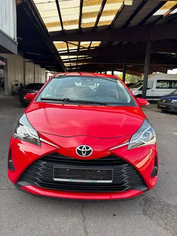 Gebraucht Toyota Yaris 72 PS (52 kW) 2019 Rot Limousine