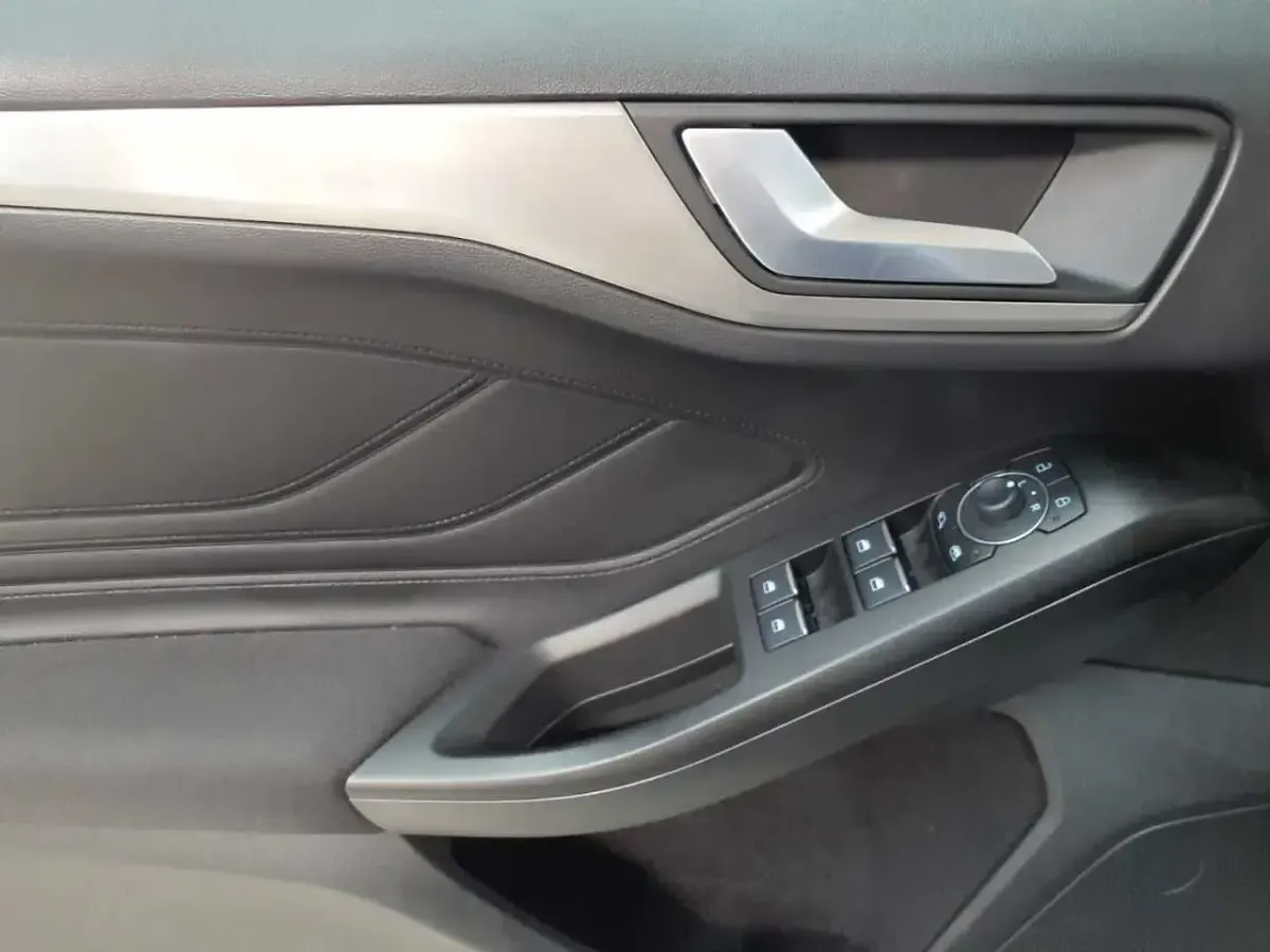 Gebraucht Ford Focus Titanium 116 PS (85 kW) 2024 Frozen white Kombi