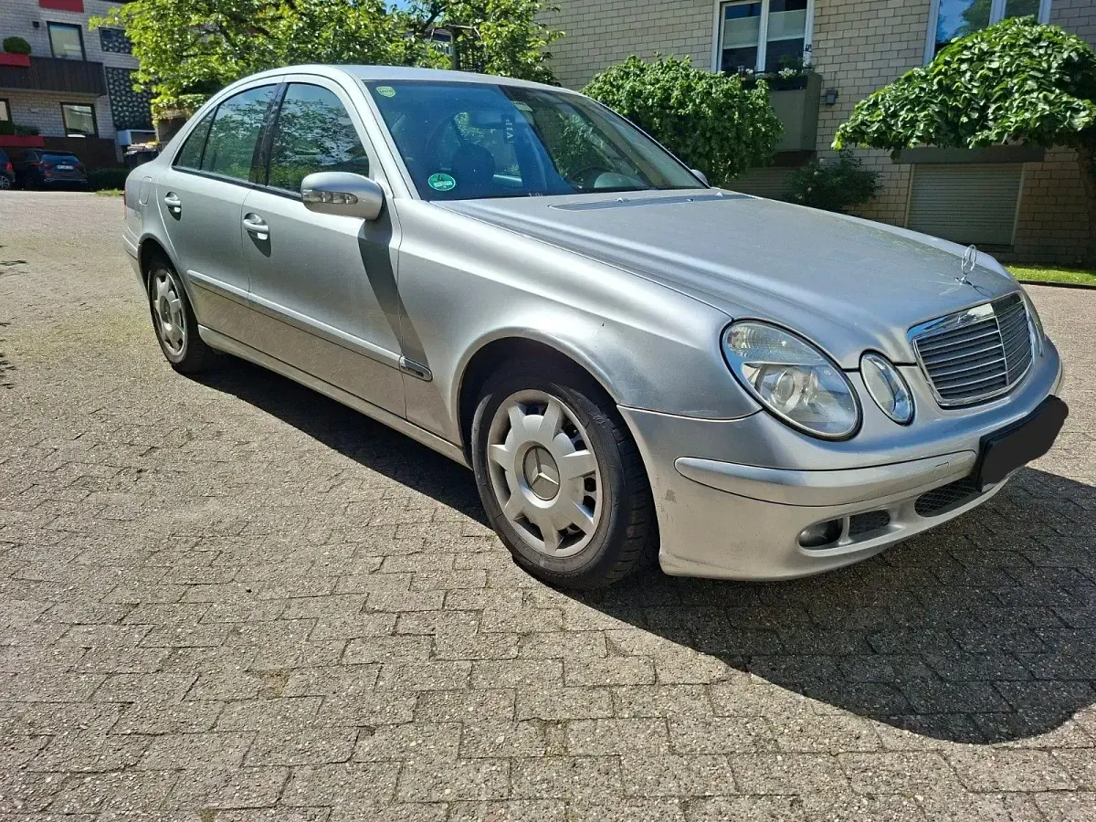 Gebraucht Mercedes E200 Classic 122 PS (89 kW) 2005 Silber Limousine