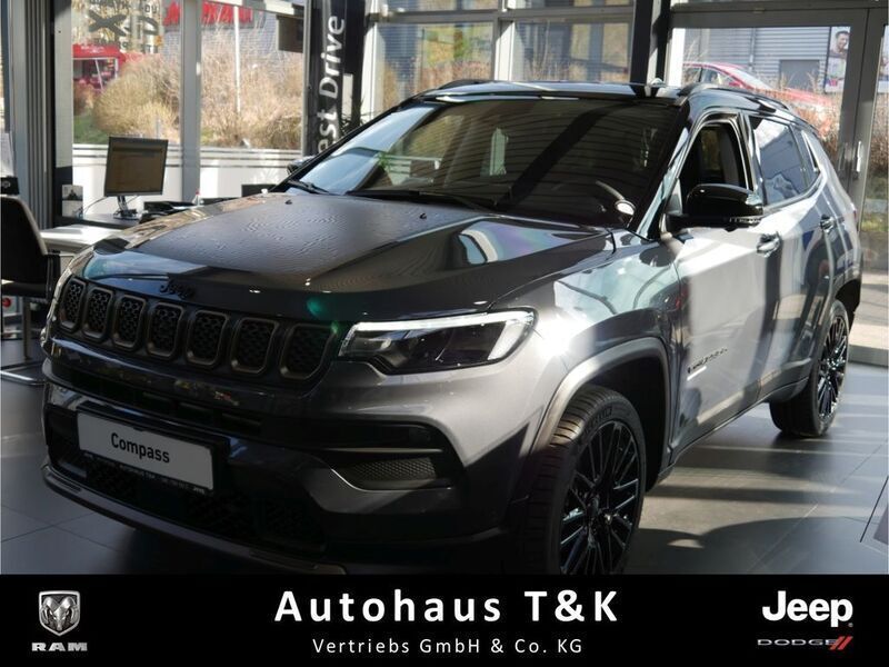 Grau Gebraucht 2022 Jeep Compass SUV | 29.990 € (Teuer) - Bild 1/4