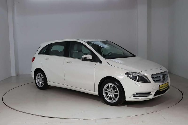 Gebraucht Mercedes B180 122 PS (89 kW) 2014 Weiß Van / Kleinbus