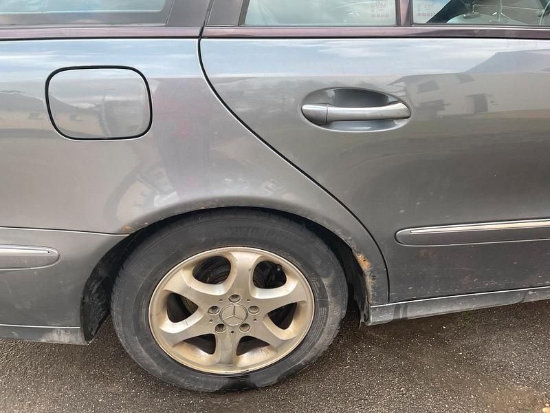 Gebraucht Mercedes E280 Avantgarde 231 PS (169 kW) 2005 Grau Limousine