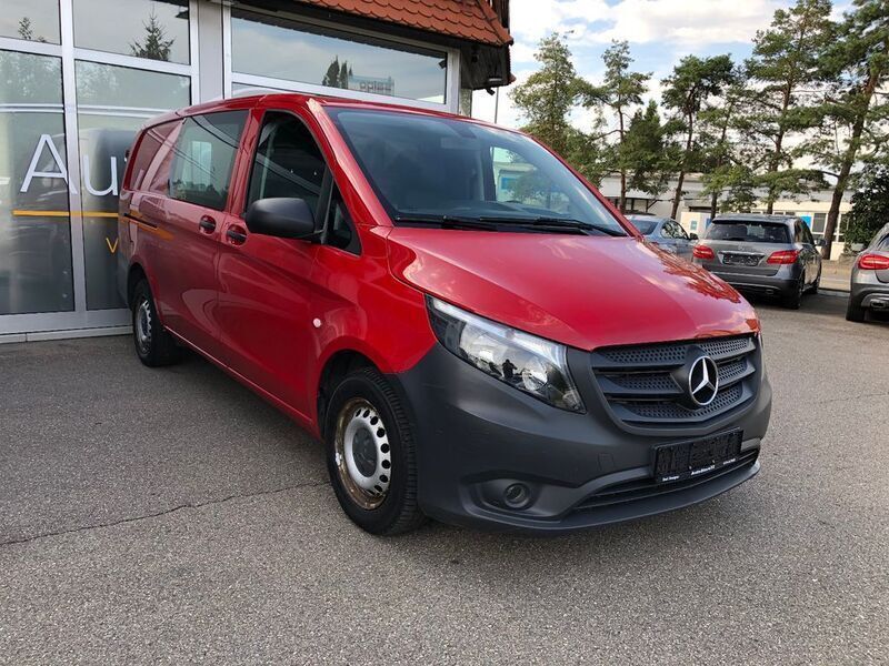 Rot Gebraucht 2017 Mercedes Vito Van / Kleinbus | 16.990 € (Guter Preis) - Bild 1/4