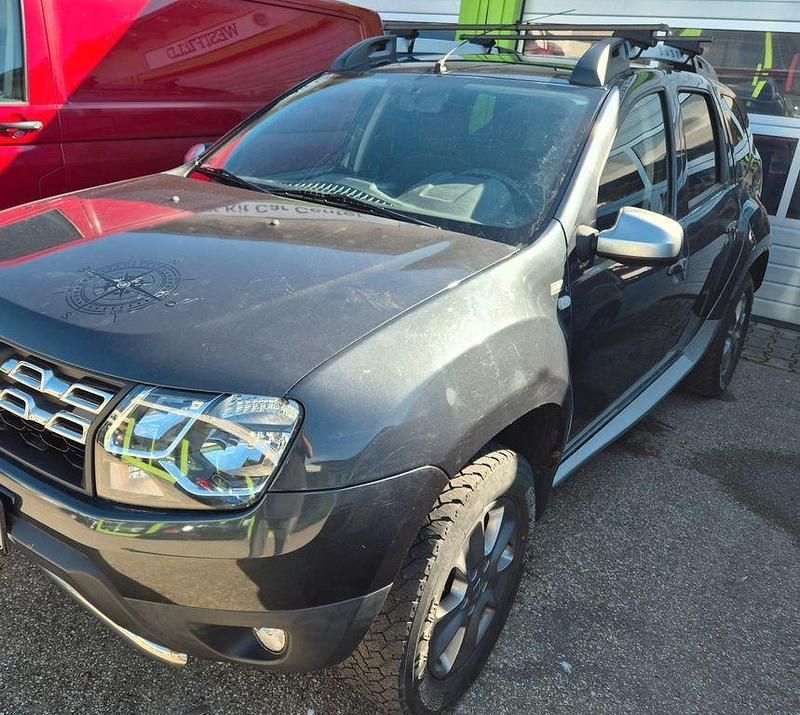 Gebraucht Dacia Duster Celebration 105 PS (77 kW) 2015 Grau SUV