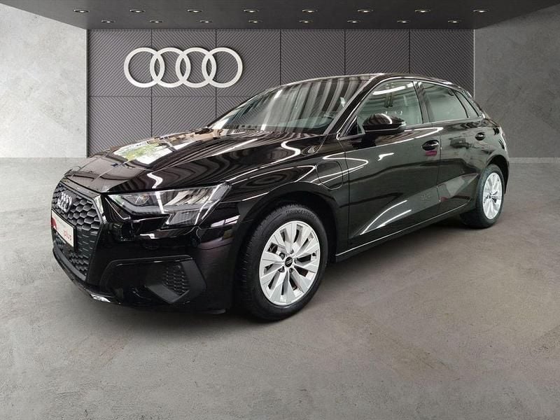 Brillantschwarz Gebraucht 2023 Audi A3 Sportback e-tron Limousine | 24.850 € (Guter Preis) - Bild 1/2