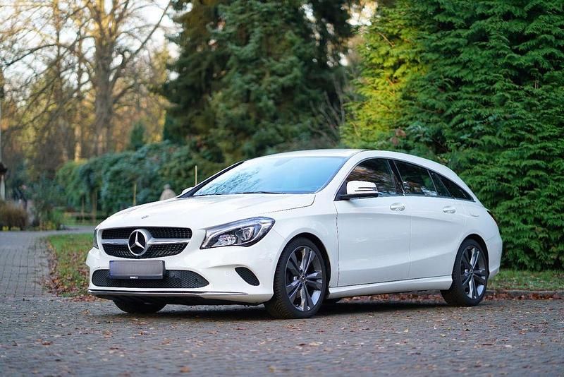 Weiß Gebraucht 2017 Mercedes CLA220 Shooting Brake Kombi | 18.800 € (Fairer Preis) - Bild 1/4
