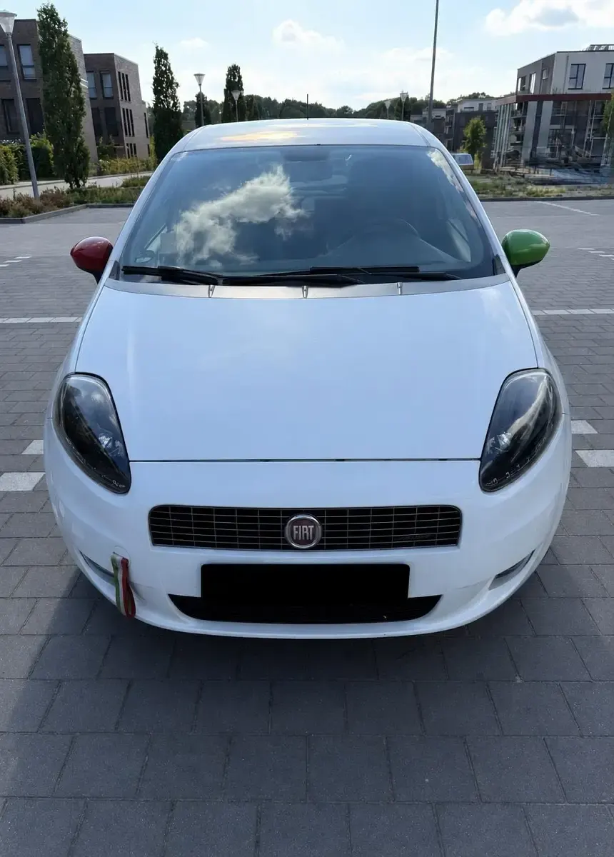 Gebraucht Fiat Punto 95 PS (69 kW) 2009 Weiß Kleinwagen