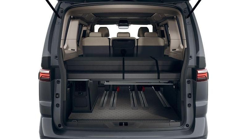 Neu VW T7 Beach 150 PS (110 kW) 2025 Schwarz Van