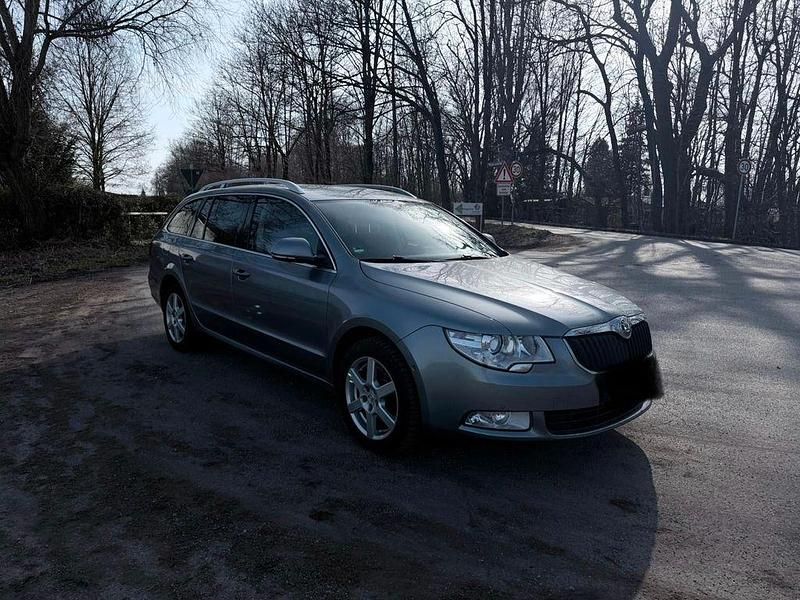 Gebraucht Skoda Superb Ambition 160 PS (117 kW) 2011 Silber Limousine
