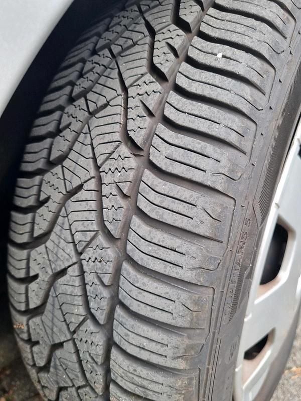 Gebraucht Toyota Corolla 116 PS (85 kW) 2003 Silber Kleinwagen