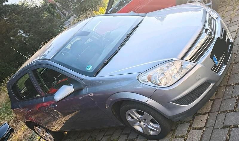 Blau Gebraucht 2008 Opel Astra Limousine | 2.100 € (Guter Preis) - Bild 1/4