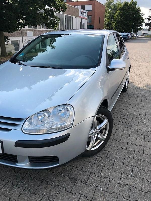 Silber Gebraucht 2005 VW Golf IV Comfortline Limousine | 5.990 € (Teuer) - Bild 1/4