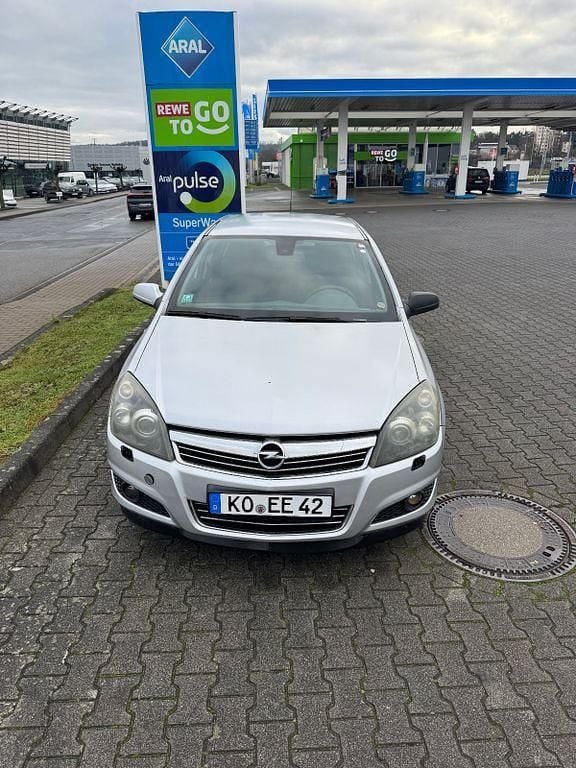 Silber Gebraucht 2007 Opel Astra Catch Me Limousine | 650 € (Superpreis) - Bild 1/4