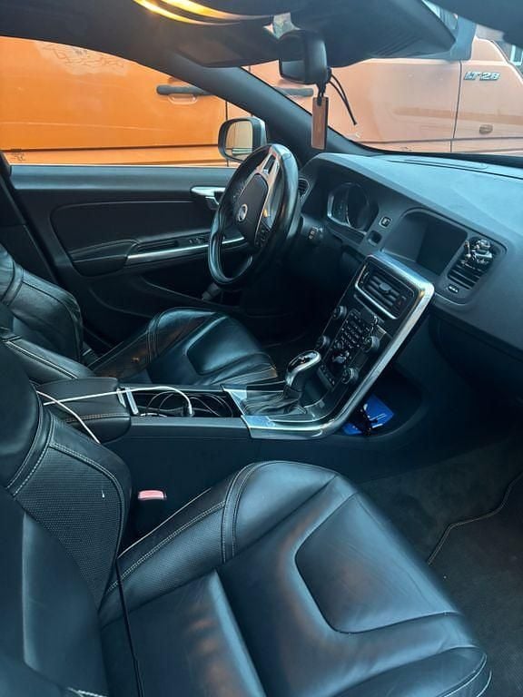 Gebraucht Volvo V60 R-Design 224 PS (164 kW) 2013 Grau Kombi