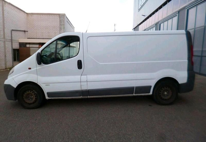 Weiß Gebraucht 2013 Opel Vivaro Van | 4.199 € (Guter Preis) - Bild 1/4