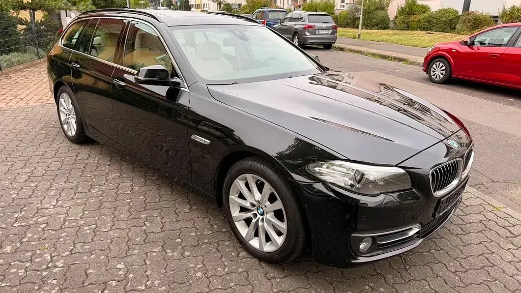 Gebraucht BMW 530 Sport Line 258 PS (189 kW) 2014 Schwarz Limousine