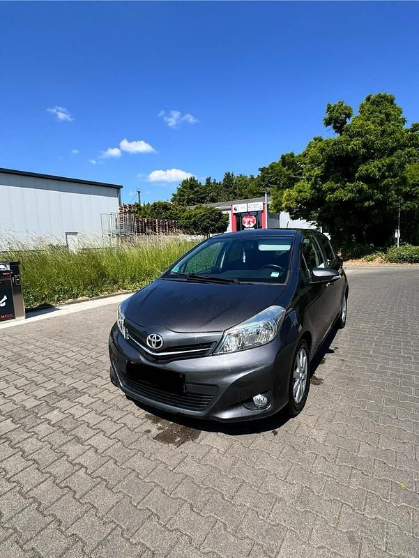 Gebraucht Toyota Yaris 2013 Grau Kleinwagen