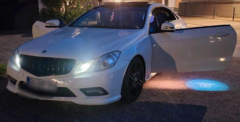 Weiß Gebraucht 2012 Mercedes E200 AMG Coupé | 11.499 € (Guter Preis) - Bild 1/4
