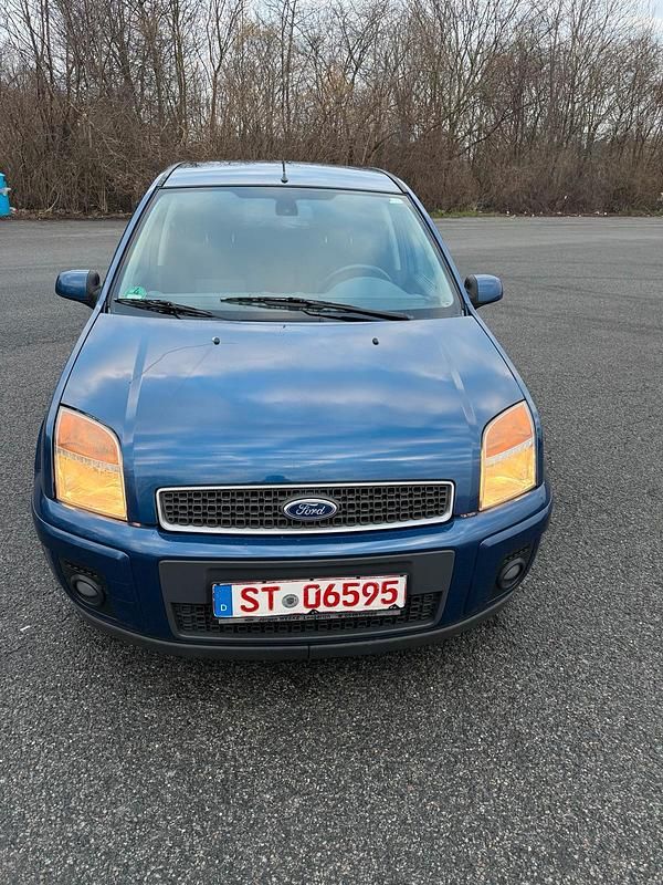 Blau Gebraucht 2009 Ford Fusion Limousine | 3.950 € (Teuer) - Bild 1/4