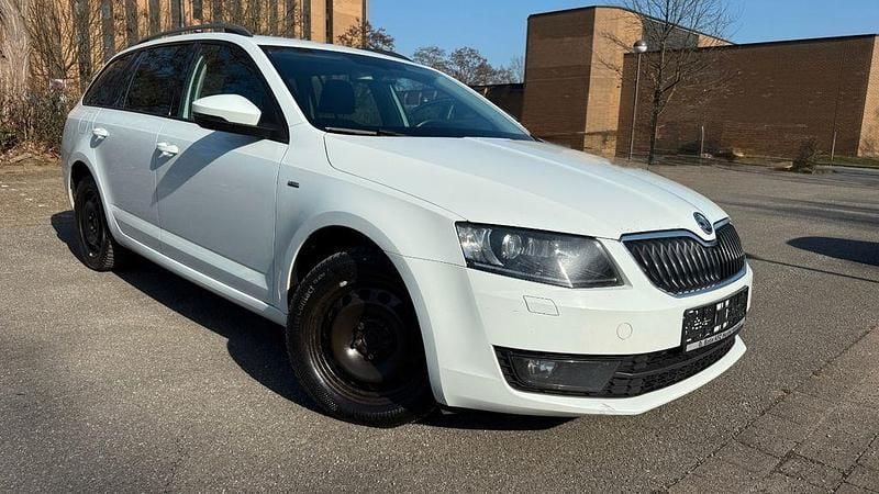 Gebraucht Skoda Octavia Joy 150 PS (110 kW) 2016 Weiß Kleinwagen