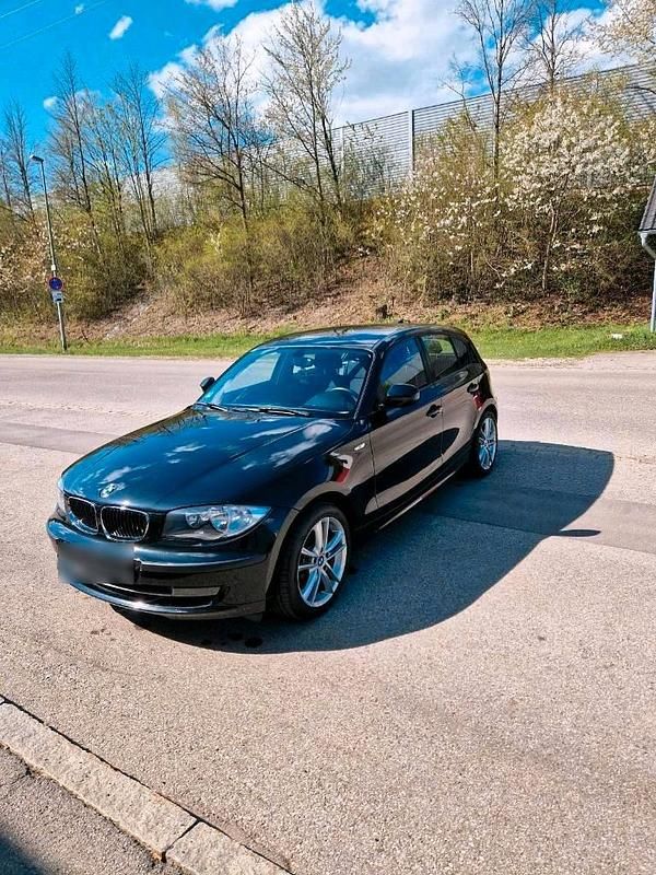 Second-hand BMW 116 122 CP (89 kW) 2010 Negru Hatchback