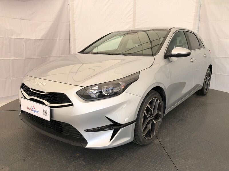 Używany Kia Ceed Gold 160 KM (117 kW) 2022 Srebrny Hatchback
