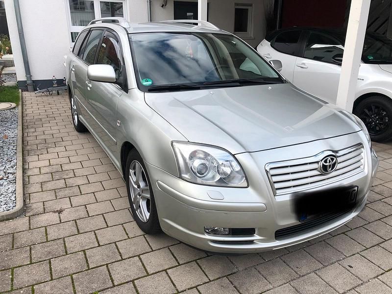 Silber Gebraucht 2004 Toyota Avensis T2 Kombi | 1.990 € (Fairer Preis) - Bild 1/4
