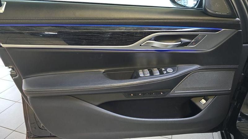 Gebraucht BMW 750 400 PS (294 kW) 2019 Schwarz Limousine