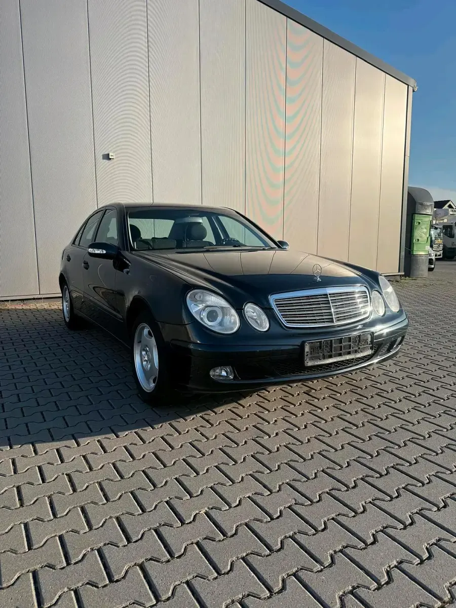 Gebraucht Mercedes E240 177 PS (130 kW) 2003 Schwarz Limousine