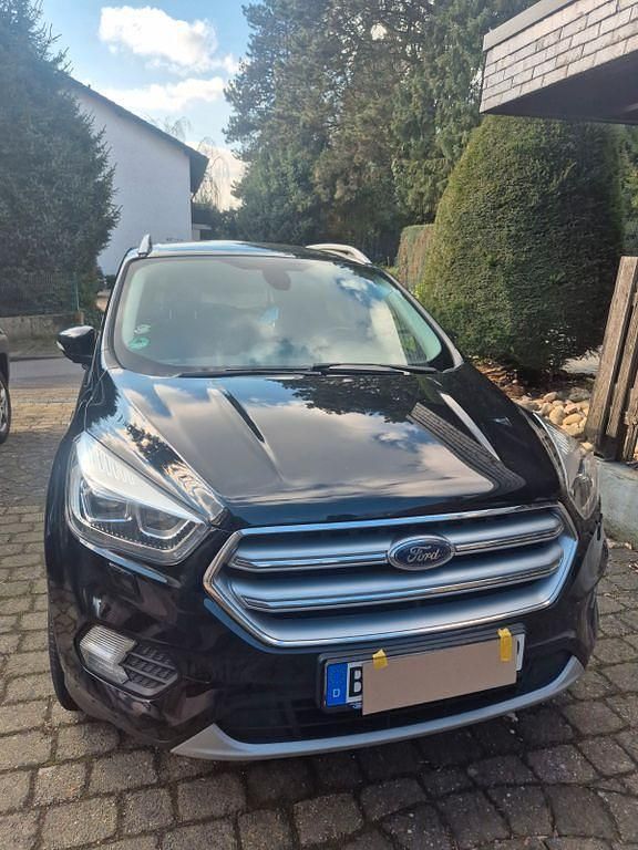 Gebraucht Ford Kuga Titanium 150 PS (110 kW) 2018 Schwarz SUV