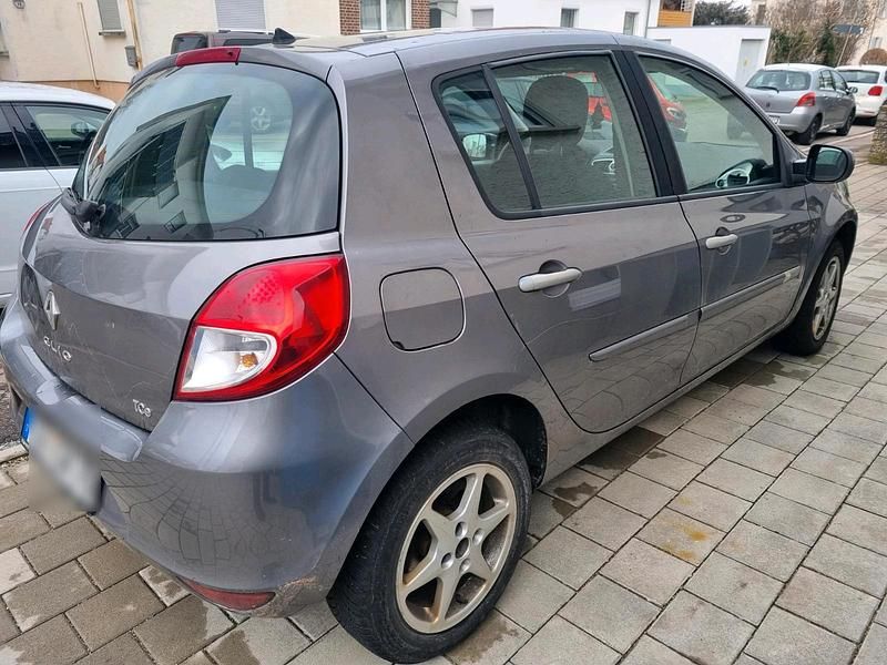 Gebraucht Renault Clio GrandTour 103 PS (75 kW) 2012 Grau Kombi