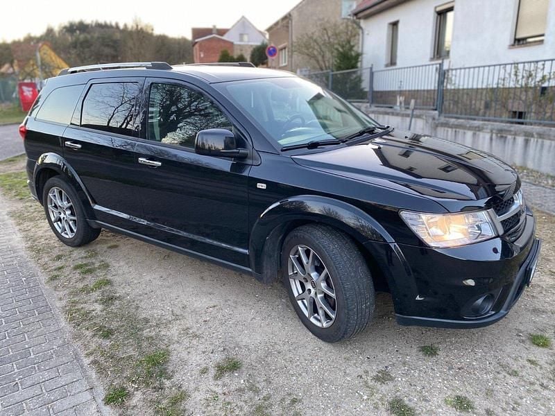 Schwarz Gebraucht 2013 Fiat Freemont SUV | 10.500 € (Fairer Preis) - Bild 1/4