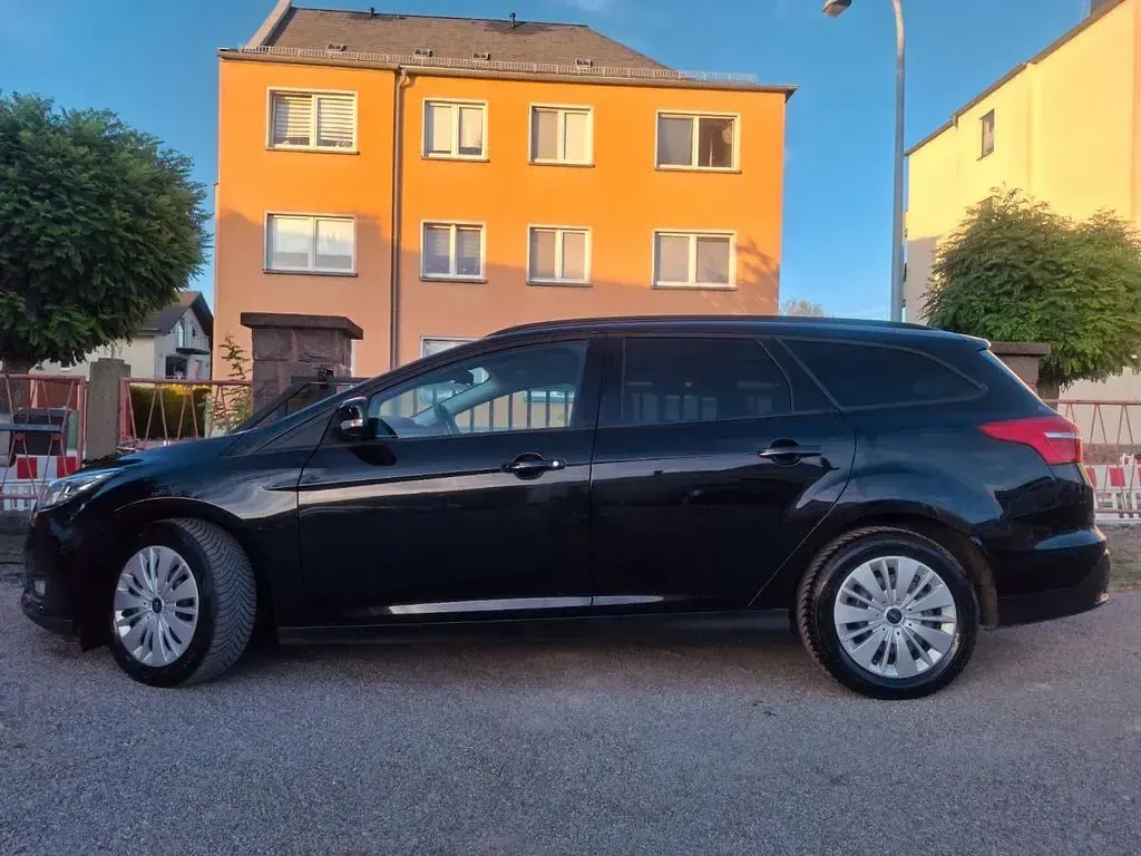 Gebraucht Ford Focus 125 PS (91 kW) 2017 Schwarz Limousine
