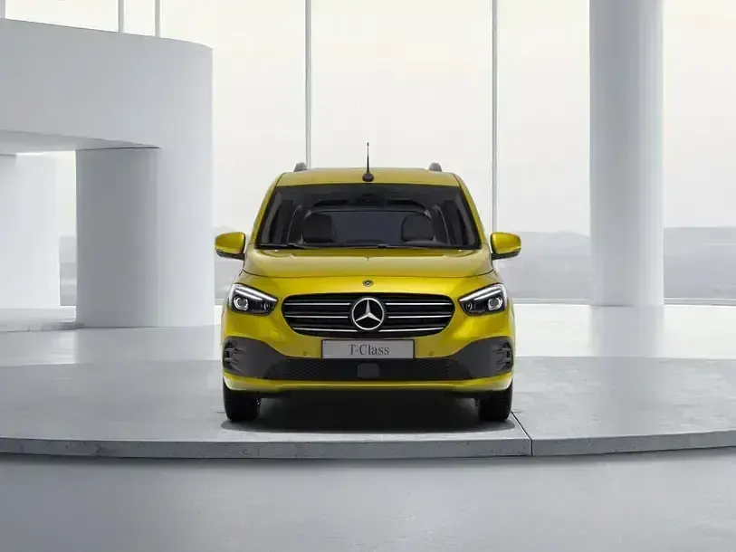 Gebraucht Mercedes T180 Progressive 131 PS (96 kW) 2025 Gelb Van / Kleinbus