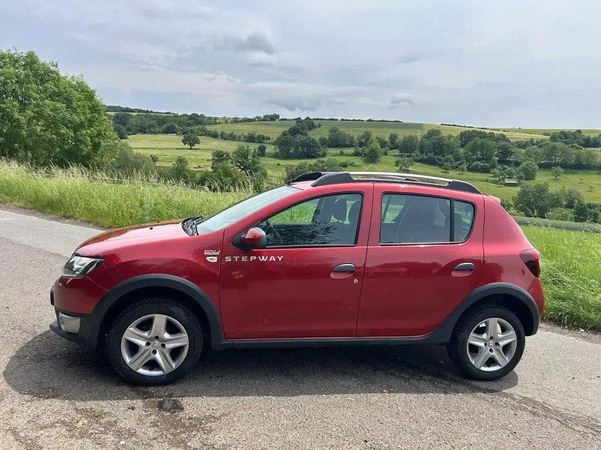 Gebraucht Dacia Sandero Stepway 90 PS (66 kW) 2013 Rot Limousine